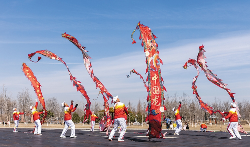 空竹翻飞展活力 民俗健身添春意