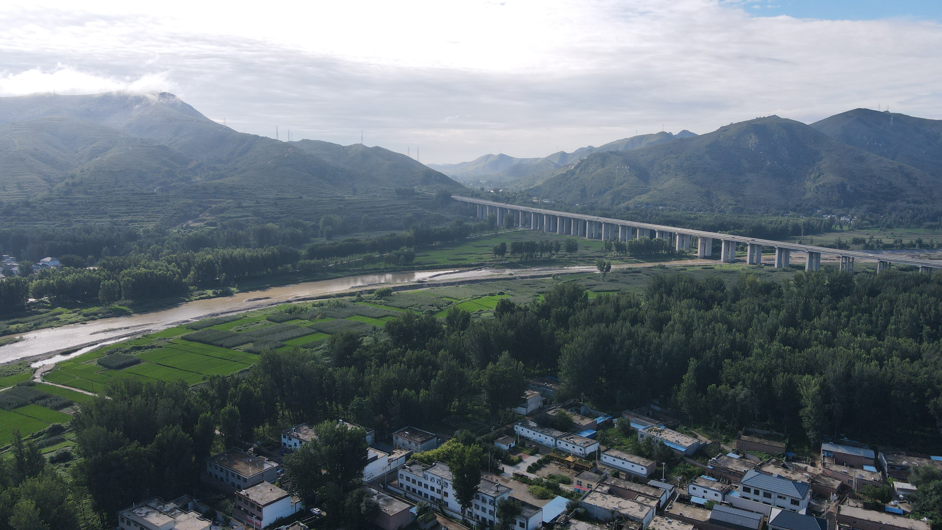 唐河两岸风光正好